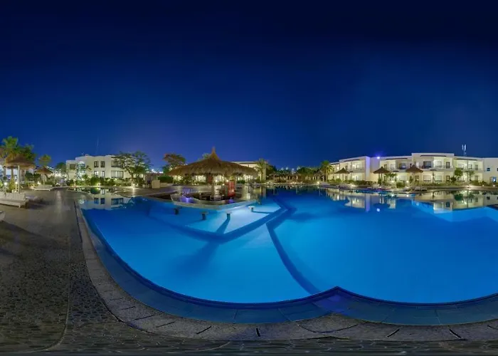 Üdülőközpont Cataract & Aqua Park Naama Bay 4*